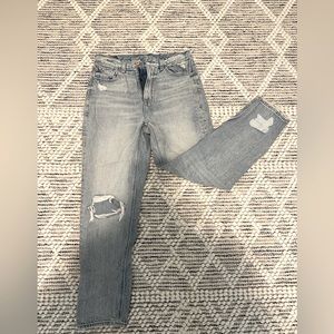 American Eagle Distressed Mom Jean, size 6, High Rise